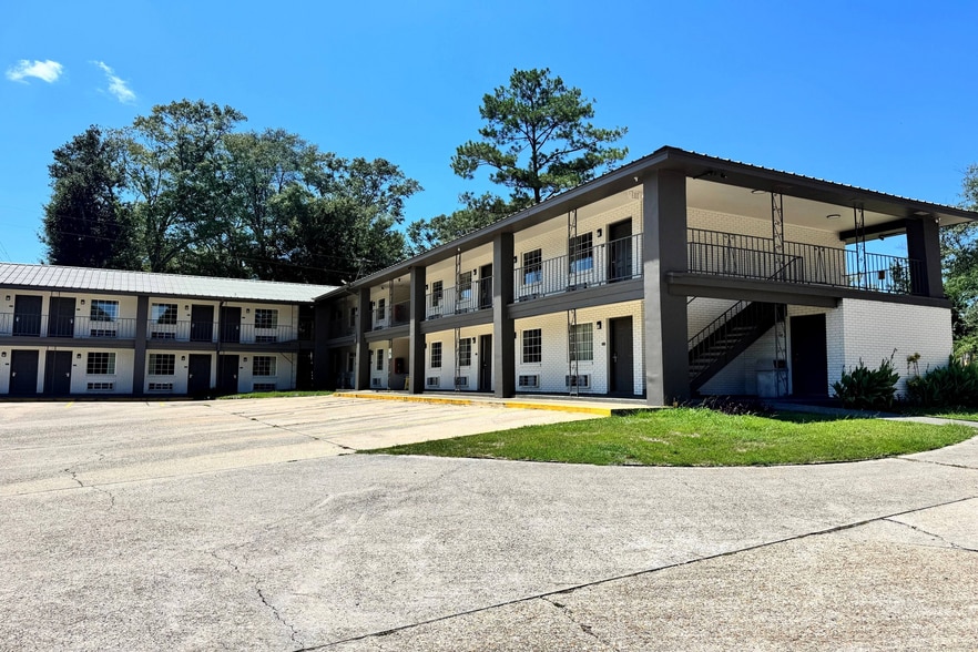 Primary Photo Of 999 Cooper Rd, Picayune Hotel For Sale