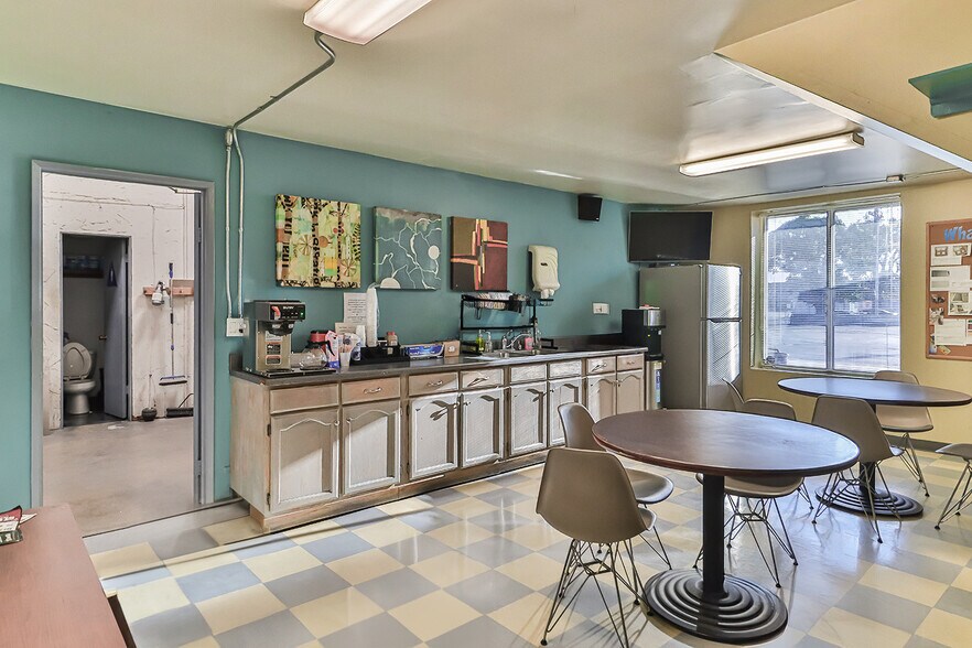 More Photos Of 6846 Valjean Ave, Van Nuys Warehouse For Sale