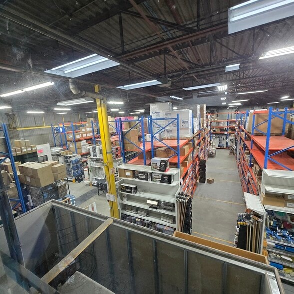 More Photos Of 440 Boul Industriel, St-Eustache Warehouse For Sale