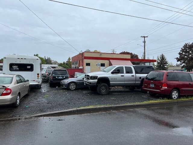 More Photos Of 2903 Center St NE, Salem Auto Repair For Sale