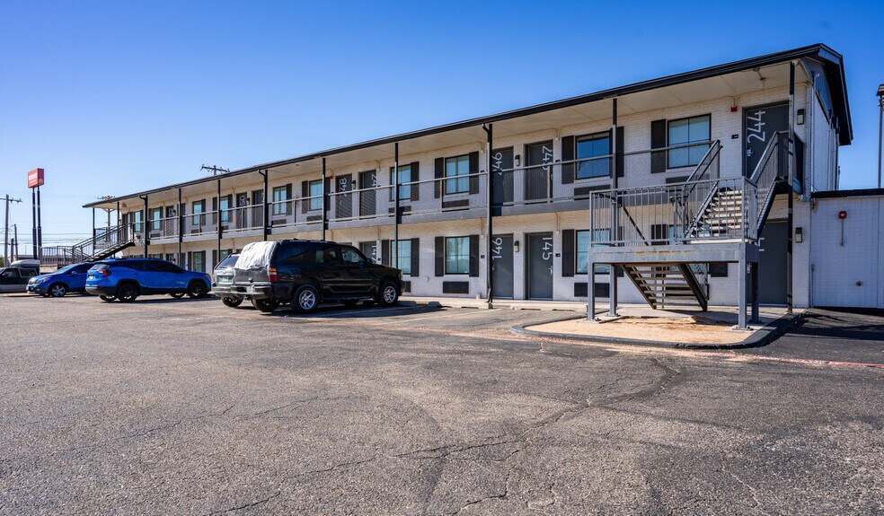 More Photos Of 2035 Paramount Blvd, Amarillo Apartments For Sale