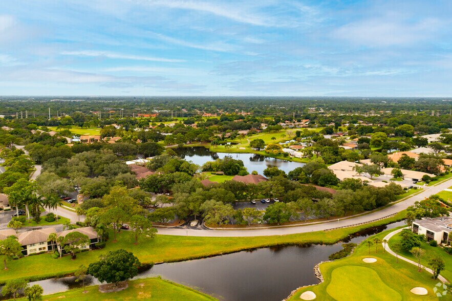 More Photos Of 5037 Ringwood Mdw, Sarasota Office For Lease