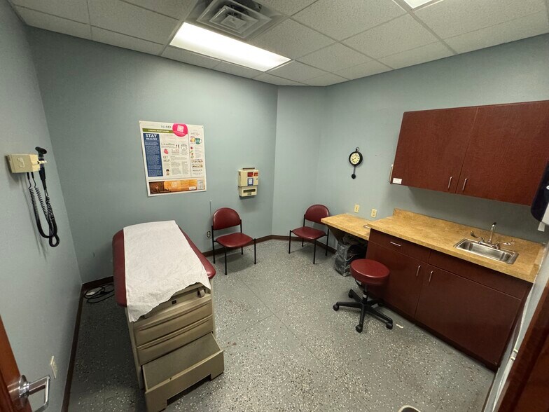 More Photos Of 1134 W North Ave, Milwaukee Medical For Sale