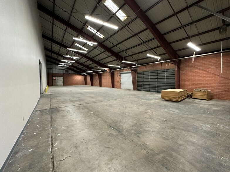More Photos Of 319 W Peden, San Antonio Distribution For Sale