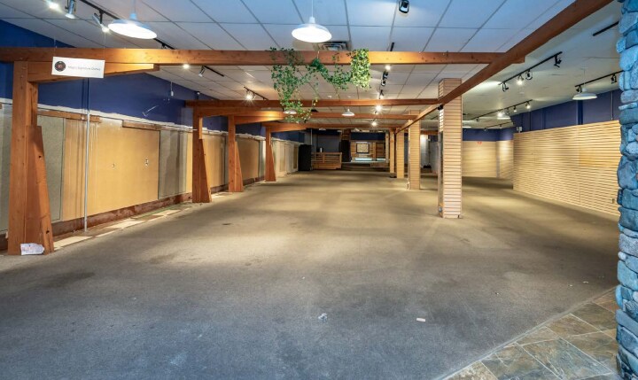 More Photos Of 639 Baker St, Nelson Storefront Retail Office For Lease