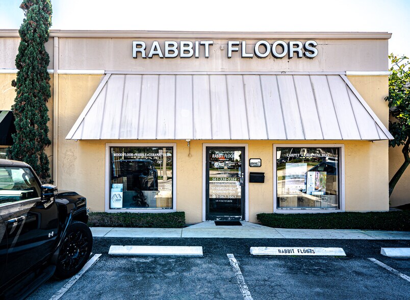 More Photos Of 174-180 Glades Rd, Boca Raton Light Distribution For Lease