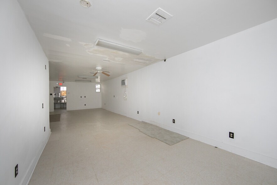 More Photos Of 2013 Woodlynne Ave, Woodlynne Storefront Retail Residential For Lease