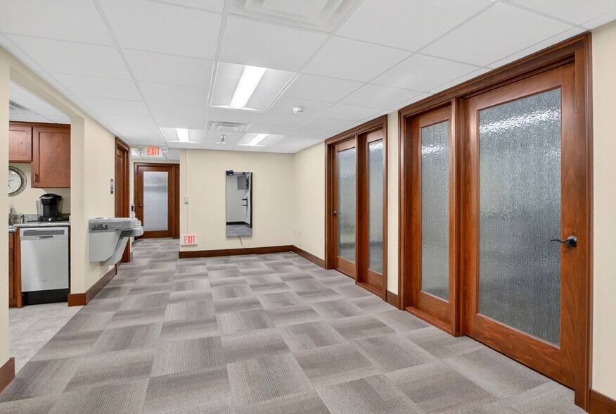 More Photos Of 750 Washington Rd, Mt Lebanon Apartments For Sale