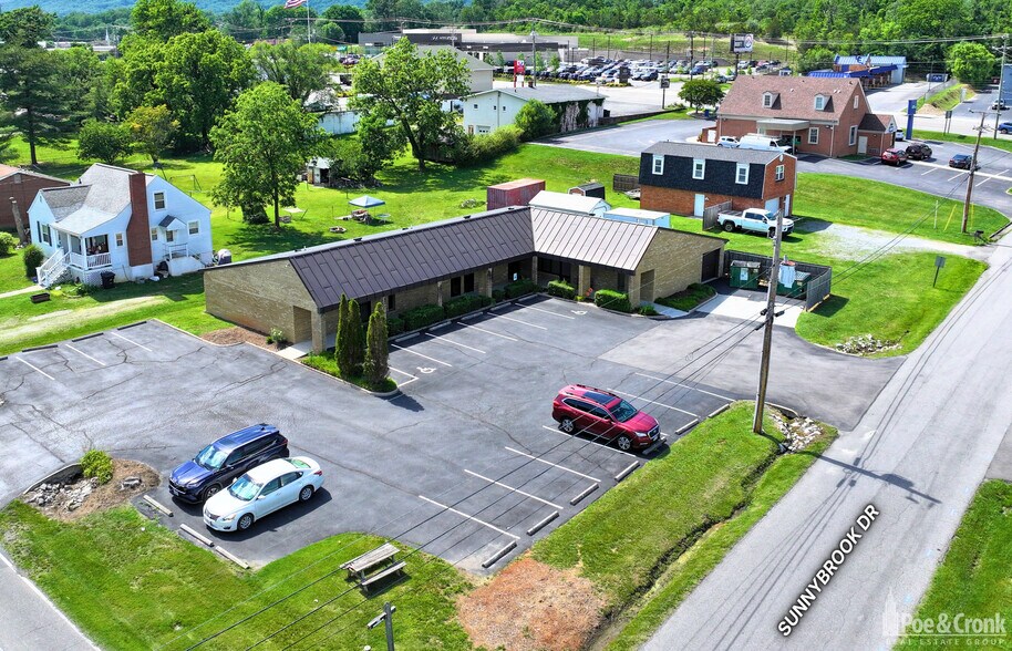 More Photos Of 7400 Sunnybrook Dr, Roanoke Medical For Sale