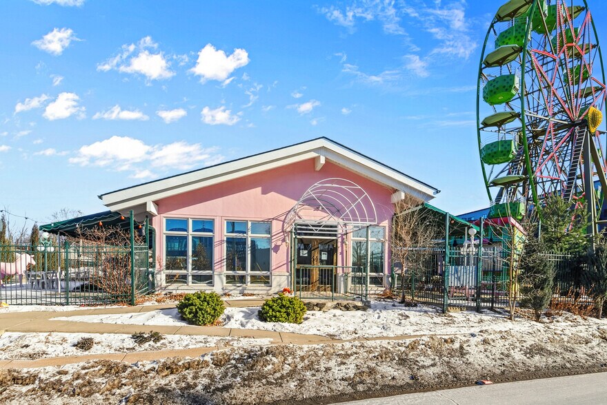 More Photos Of 2501 & 2519 Marshall St NE, Minneapolis Restaurant For Sale