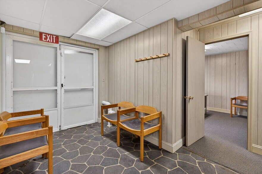 More Photos Of 6534 Sullivan Trl, Wind Gap Office For Sale