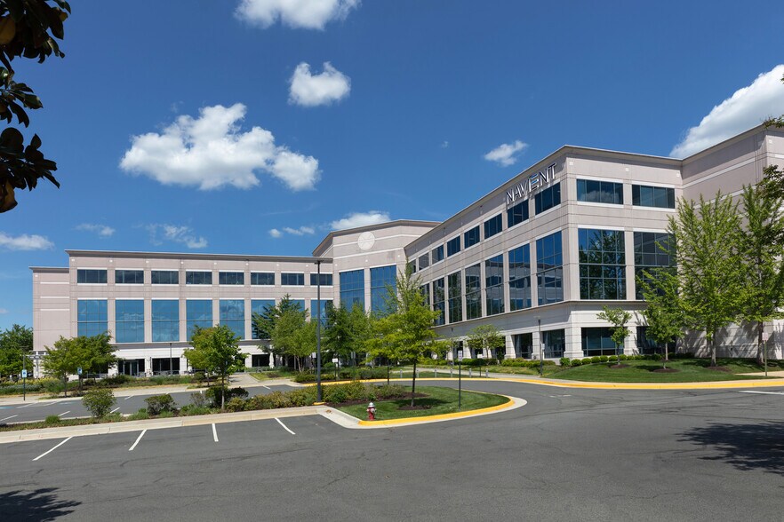 More Photos Of 13865 Sunrise Valley Dr, Herndon Office For Lease