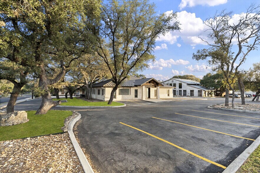 More Photos Of 9518 Tioga Dr, San Antonio Office For Sale