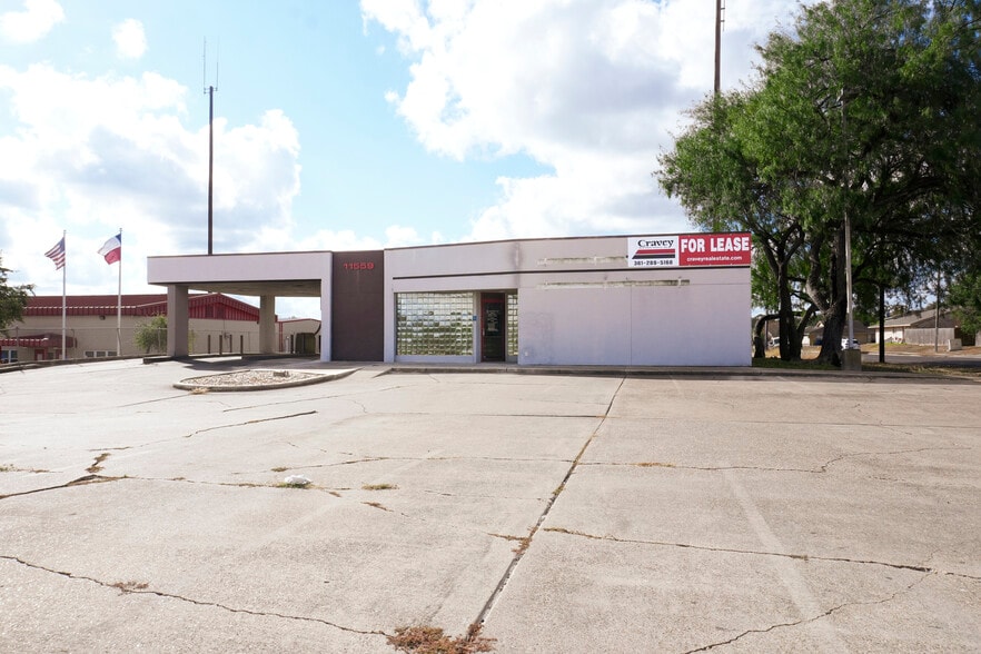 Primary Photo Of 11559 Leopard St, Corpus Christi Medical For Lease
