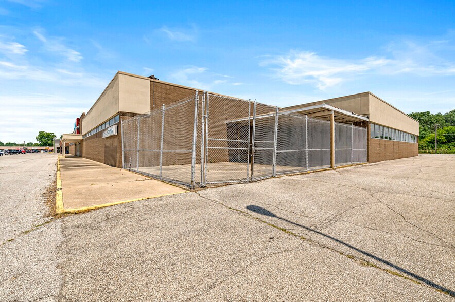 More Photos Of 1519 IN-37, Elwood Storefront Retail Office For Lease