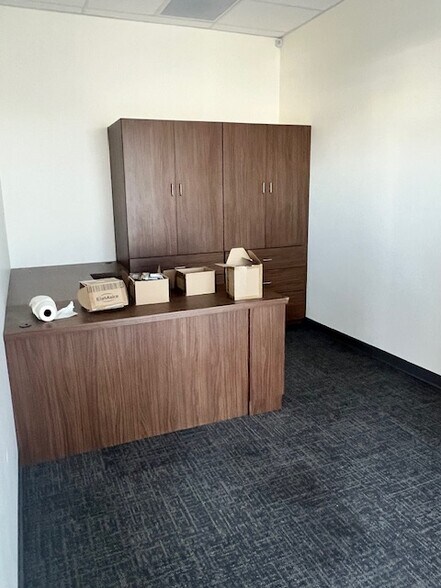 More Photos Of 754 W Gold Coast Rd, Papillion Storefront Retail Office For Lease