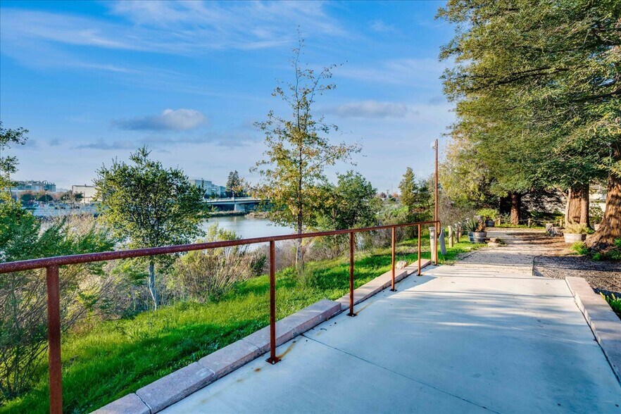 More Photos Of 920-930 3rd St, Napa Flex For Lease