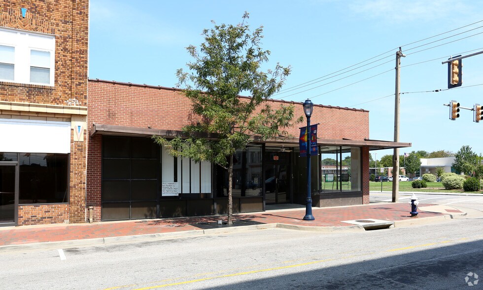 More Photos Of 265 E Broadway Ave, Hopewell Freestanding For Sale