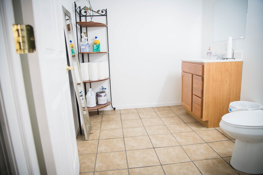 More Photos Of 314 E Broadway, Monticello Freestanding For Sale