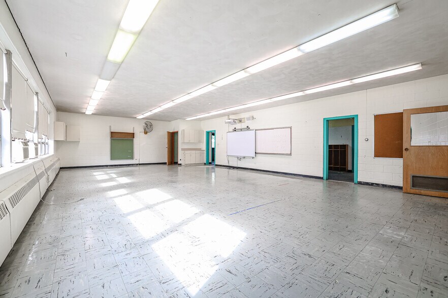 More Photos Of 331 George St, West Chicago Schools For Lease