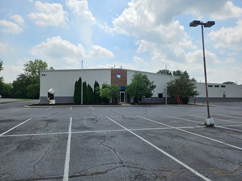 More Photos Of 201 W Carmel Dr, Carmel Theater Concert Hall For Lease