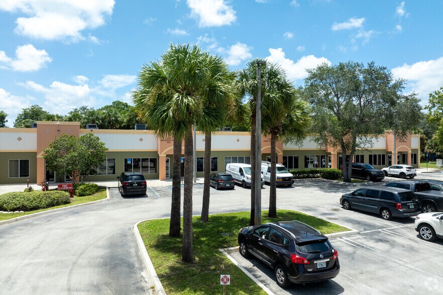 More Photos Of 1975 Sansbury Way, West Palm Beach Showroom For Lease