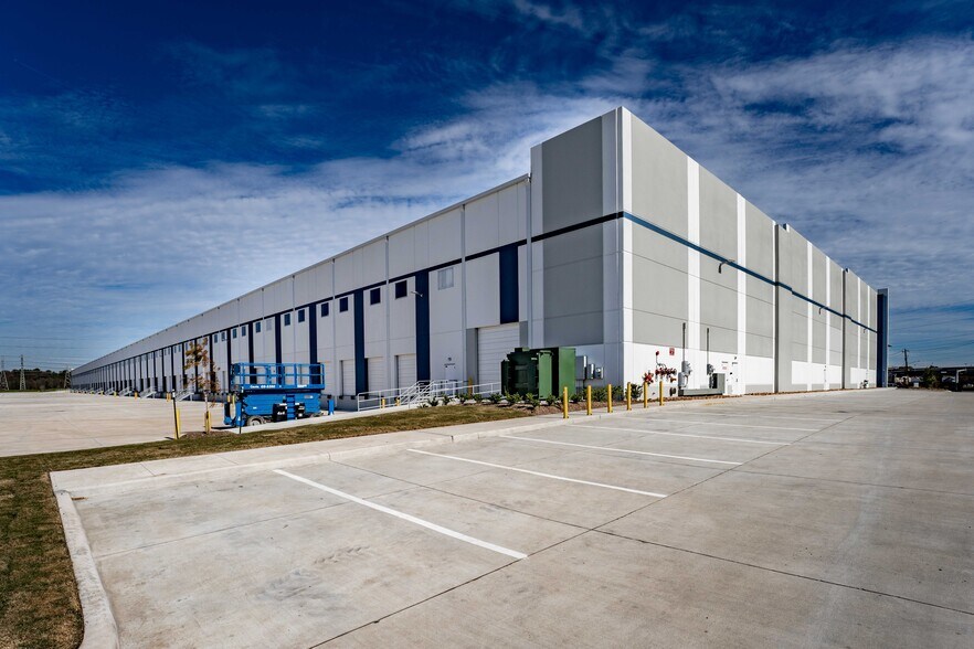 More Photos Of 12045 Wallisville Rd, Houston Distribution For Lease