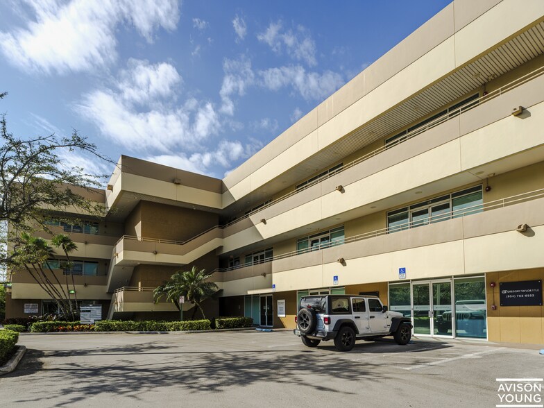 More Photos Of 1625 N Commerce Pky, Weston Medical For Lease