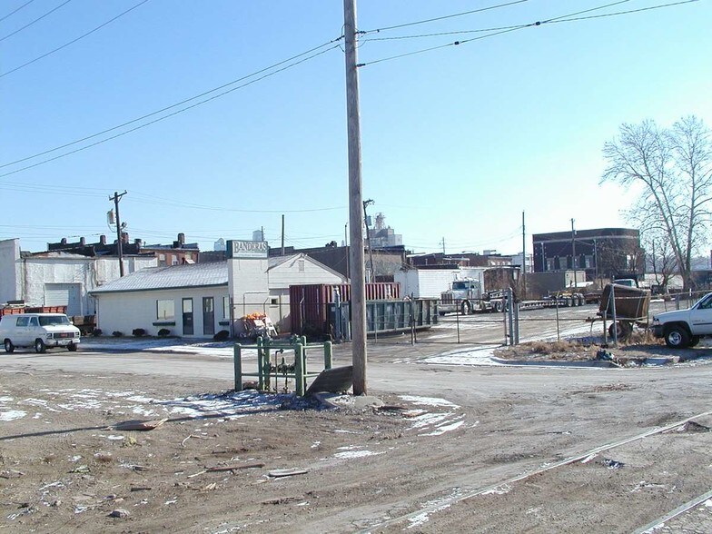 More Photos Of 41 Lyon Ave, Kansas City Parking Lot For Lease