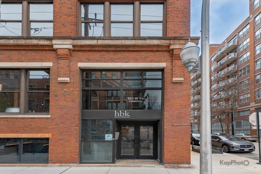 More Photos Of 921 W Van Buren St, Chicago Office Residential For Sale