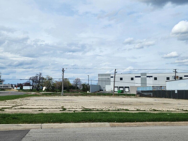 More Photos Of 401 King St, Elk Grove Village Land For Sale