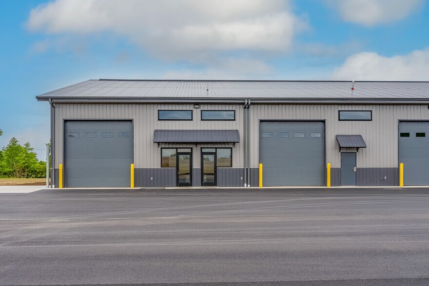 More Photos Of 7200 Old Liberty Road, Powell Flex For Lease