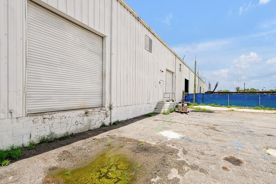 More Photos Of 11435 Rocket Blvd, Orlando Warehouse For Lease