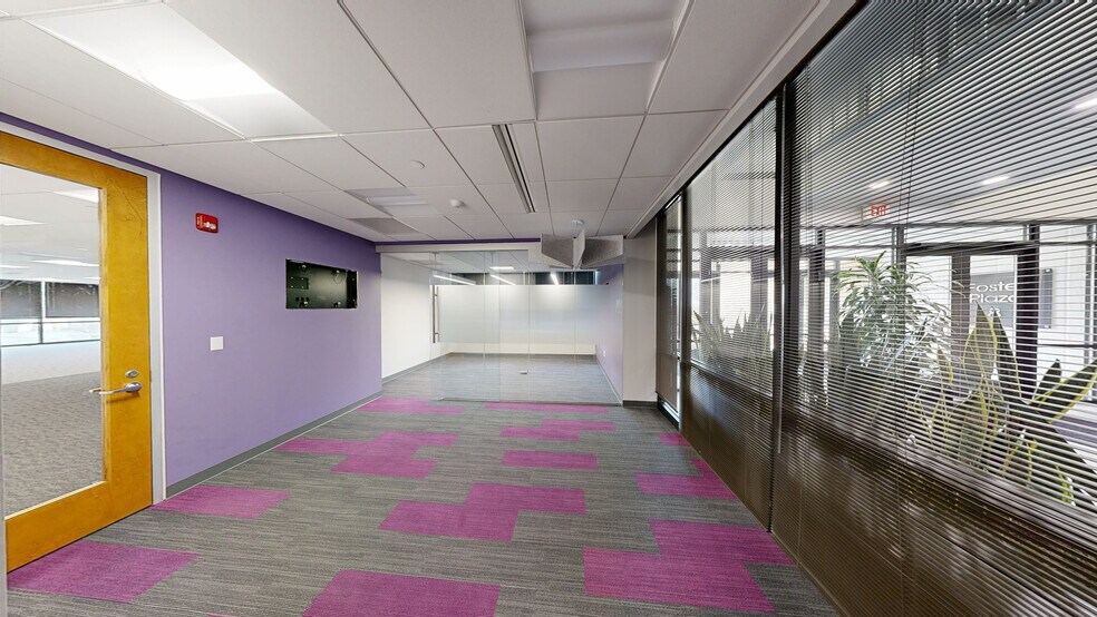 More Photos Of 730 Holiday Dr, Pittsburgh Office For Lease