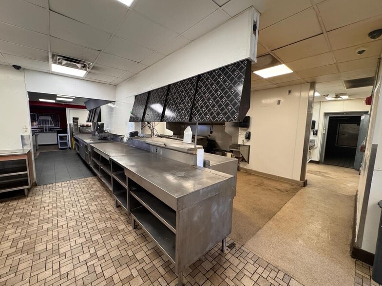 More Photos Of 4765 Montgomery Rd, Cincinnati Restaurant For Sale