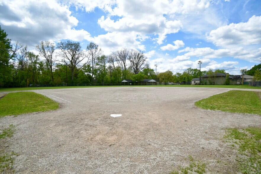 More Photos Of 21900 Middlebelt Rd, Farmington Hills Religious Facility For Sale