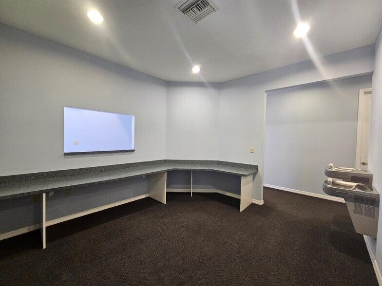 More Photos Of 13047 W Linebaugh Ave, Tampa Medical For Sale