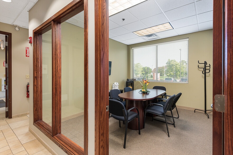 More Photos Of 2272 95th St, Naperville Office For Sale