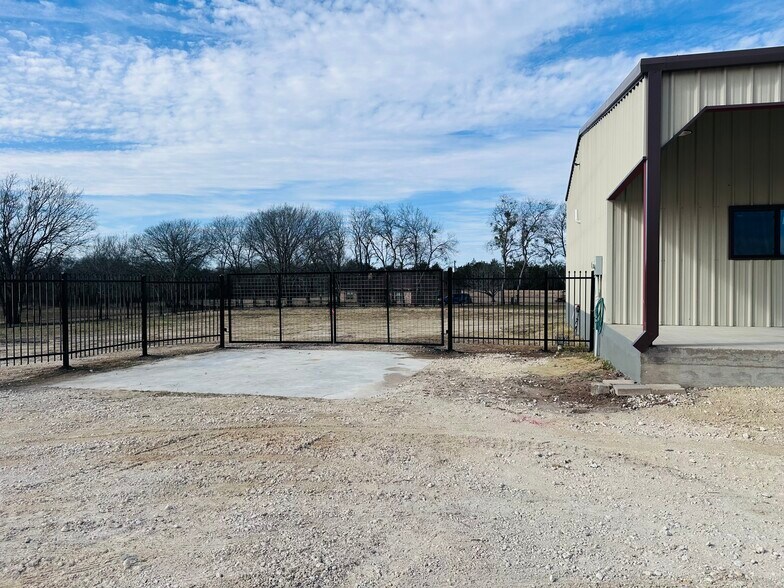 More Photos Of 13332 W Fm 744, Barry Warehouse For Sale
