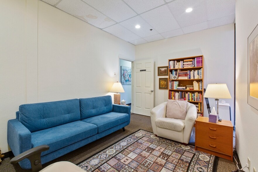 More Photos Of 2401-2417 Park Blvd, Palo Alto Office For Sale