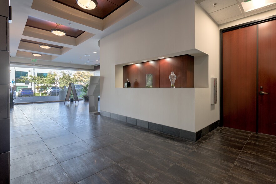More Photos Of 900 Canterbury Pl, Escondido Office For Lease