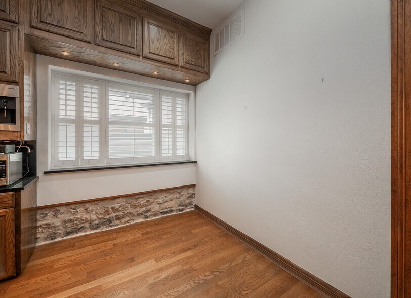 More Photos Of 805 N Congress Ave, Austin Storefront Retail Residential For Sale
