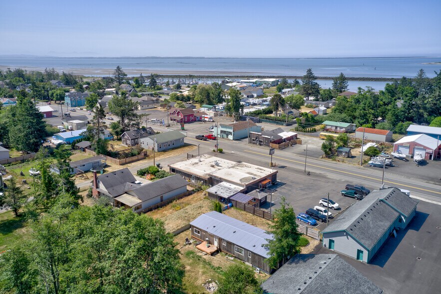 More Photos Of 780-782 US 101, Chinook Restaurant For Sale