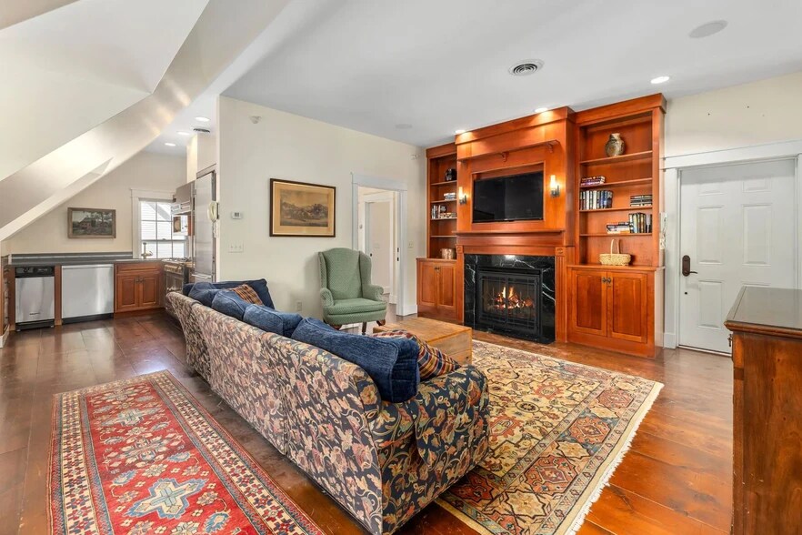 More Photos Of 31 Huntington Pl, Rochester Apartments For Sale