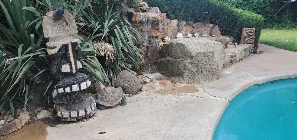 More Photos Of 41614 102nd St E, Palmdale Industrial For Lease