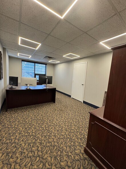 More Photos Of 5 Allegheny Ave, Towson Unknown For Lease