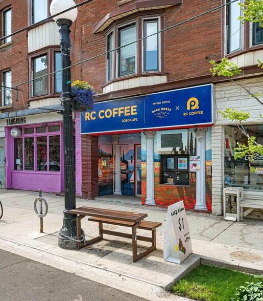More Photos Of 550 College St, Toronto Storefront For Lease
