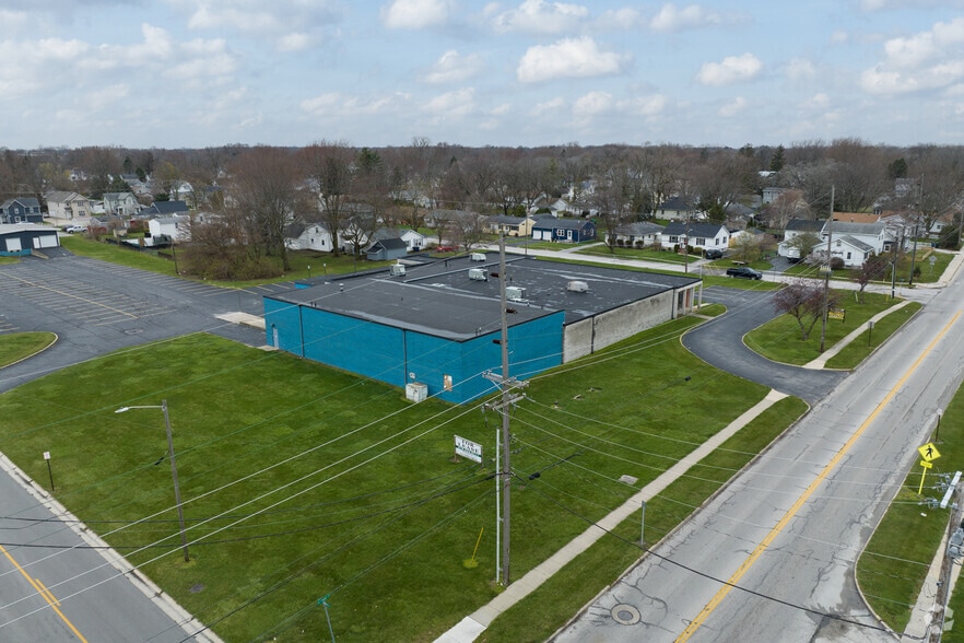 Primary Photo Of 300 E Poe Rd, Bowling Green Light Distribution For Lease