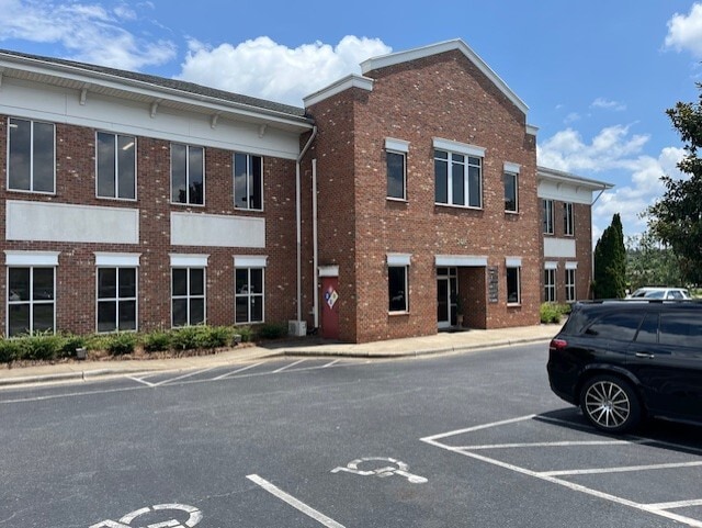 More Photos Of 2435 Plantation Center Dr, Matthews Medical For Sale