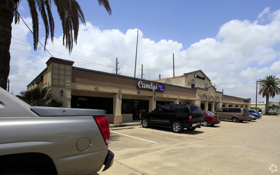 More Photos Of 6713 Broadway, Pearland Freestanding For Lease